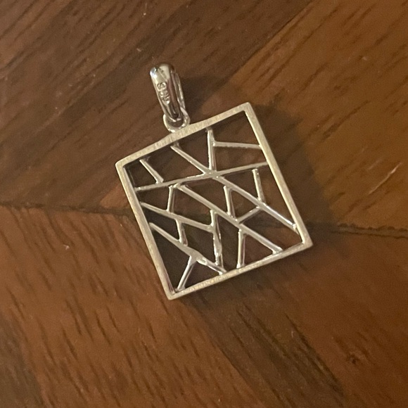 Sterling Silver Charm. - Picture 2 of 2